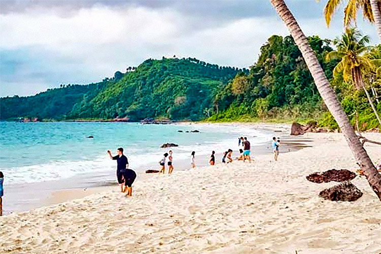 Pantai Arang Lampung, Wisata Alam yang Mempesona Cocok Untuk Liburan Bersama Sahabat, Keluarga Bahkan Pasangan