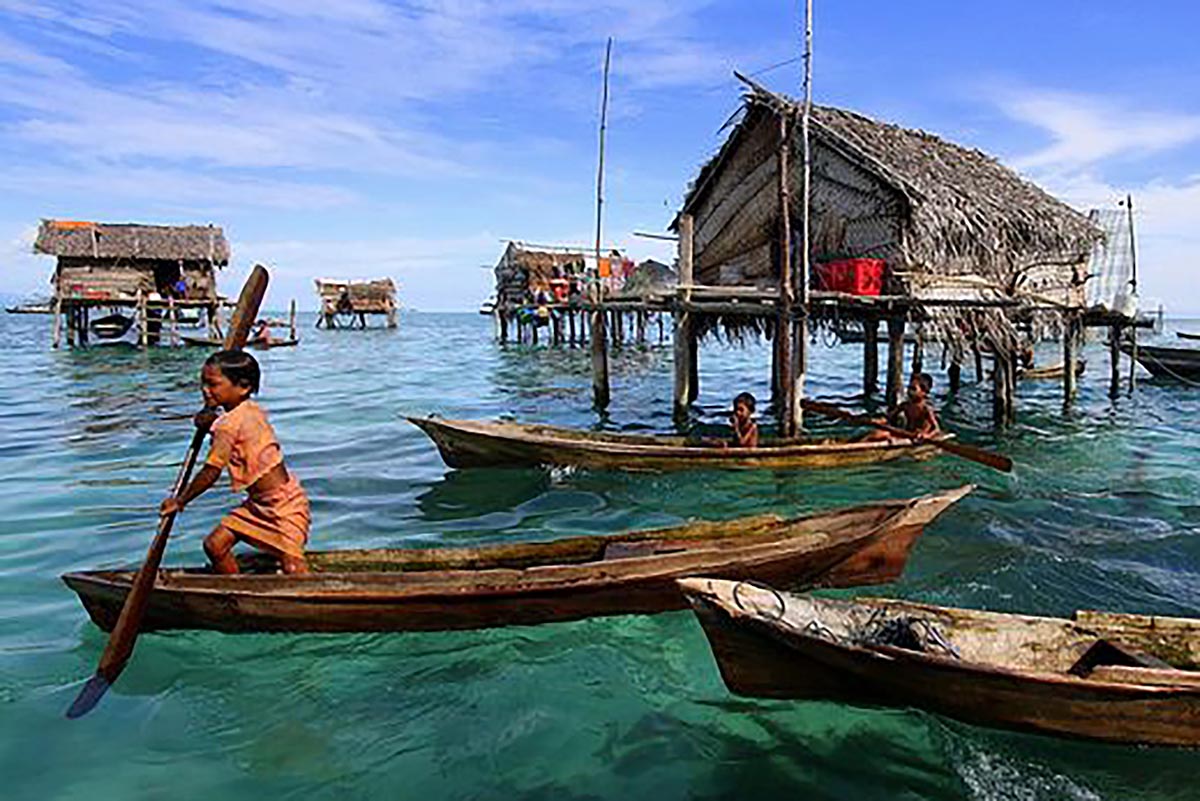 Suku-Suku Paling Unik di Indonesia, Mulai Dari Rumah Hingga Tradisi Turun-Temurun