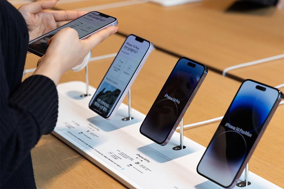 Apa Perbedaan Membeli iPhone di Luar Negeri dan  di Dalam Negeri? Simak Penjelasannya