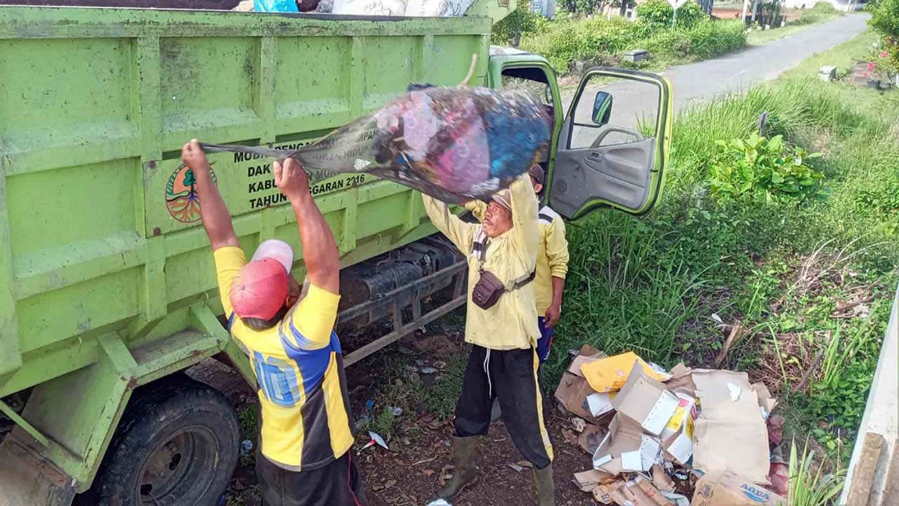 Dinas Lingkungan Hidup Mukomuko Tambah 2 Unit Mobil Angkutan Sampah Domestik