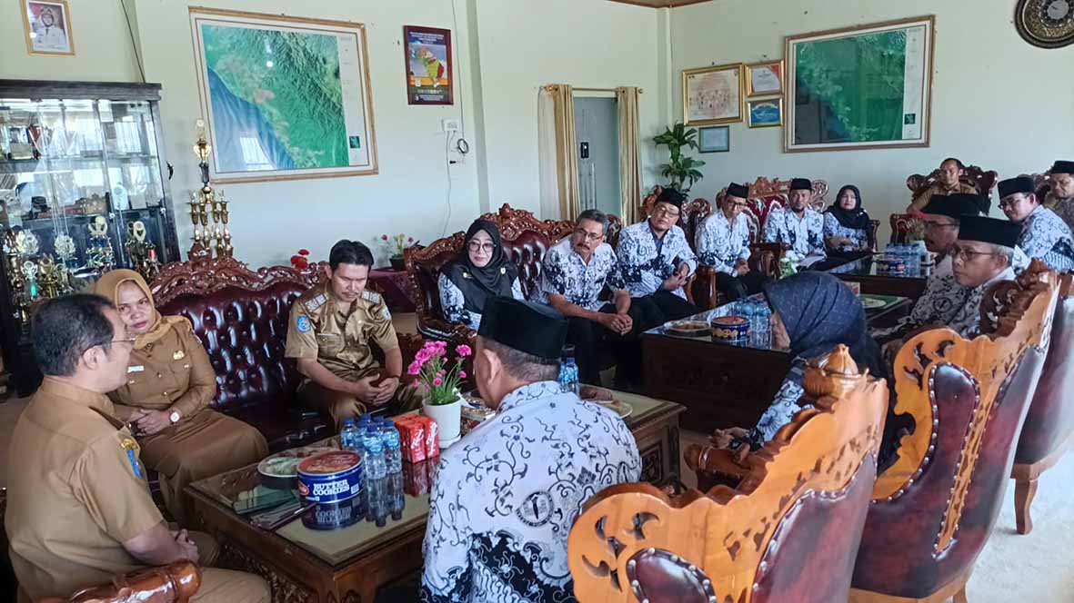 HUT PGRI, Mukomuko Tuan Rumah Bupati Titip Donor Darah