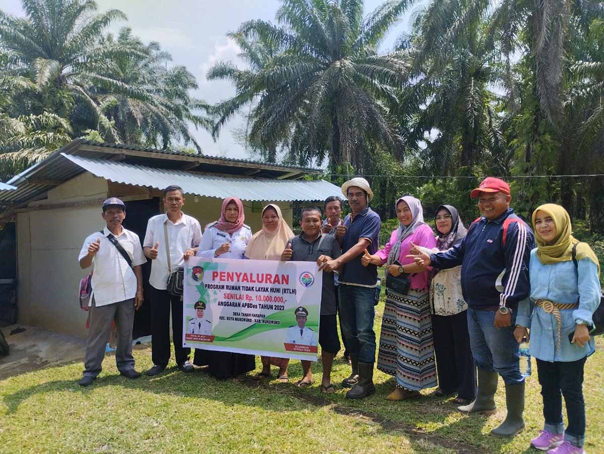 Perdana, Tanah Harapan Salurkan Bantuan RTLH