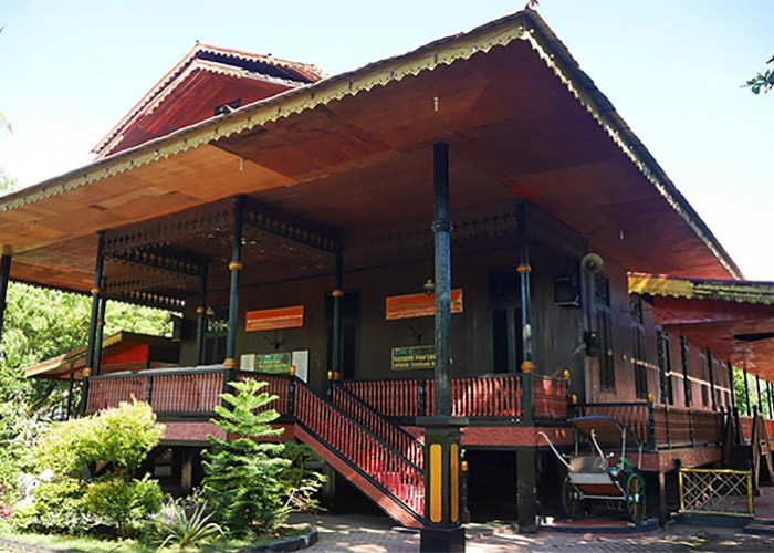 4 Jenis Rumah Adat Tradisional Gorontalo yang Khas dan Unik Serta Fungsinya