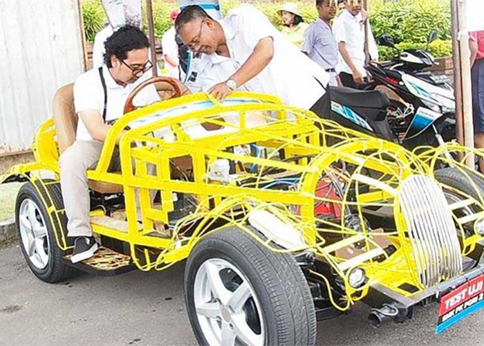 Bangga! Siswa SMK Asal Badung Bali Ini Berhasil Rakit Mobil Listrik Dari Limbah