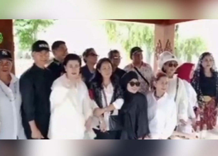 Bupati Mukomuko Turut Hadiri Giat GMPF Tabur Bunga di Makam Fatmawati Soekarno