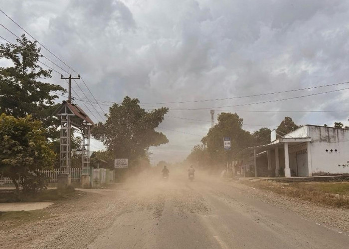 Warga Keluhkan Debu Tebal Perbaikan Jalan Nasional, Pihak Kontraktor Diminta Rutin Melakukan Penyiraman