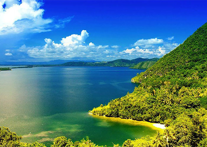 Tidak Perlu Jauh-jauh ke Luar Negeri, Inilah Danau-danau terindah yang Ternyata ada di Indonesia