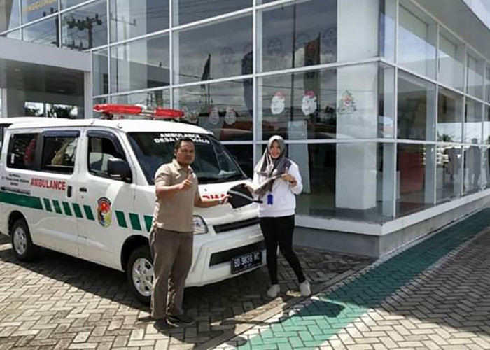 Kiprah Kepemimpinan Safrianas, Desa Nenggalo Sediakan Mobil Ambulance bantu Warga 