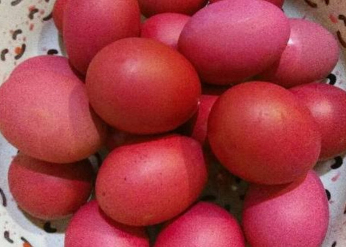 Cara Merebus Telur Agar Berwarna Merah Tidak Pecah Gampang Dikupas, Campurkan Bahan Dapur dan Daun Ini