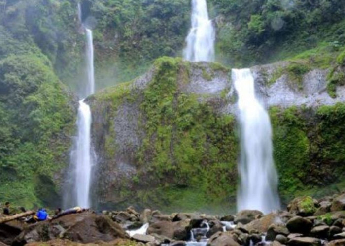 Melihat Keindahan Air Terjun Tingkat yang Tersembunyi di Bengkulu