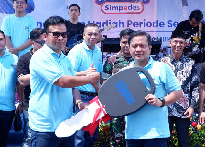 Undian BRI, Iti Asniar Nasabah BRI Mukomuko Terpilih Pemenang Utama Mobil Carry 