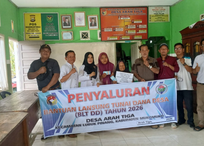 10 KPM di Desa Arah Tiga Terima BLT-DD Tahap Pertama