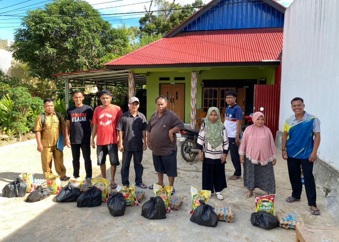 Pemdes Karya Mulya Hadir Bantu Warga Korban Banjir