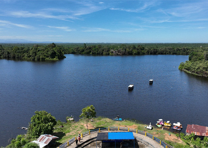 Mengarungi Objek Wisata Danau Nibung Seperti Mengarungi Pulau Setan Mande