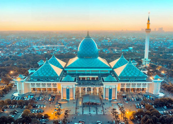 Masjid Agung Al-Akbar Surabaya, Destinasi Wisata Religi Yang Mesti Dikunjungi