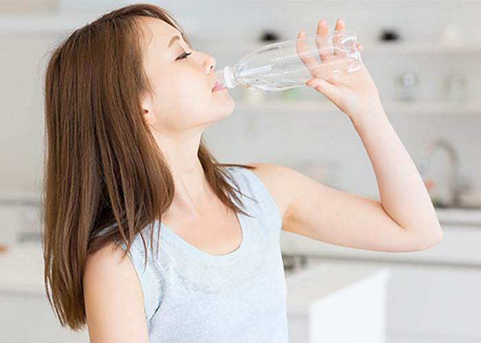 Mulai Sekarang Terapkan Kebiasaan Sederhana Minum Air Putih di Pagi Hari, Inilah Manfaatnya