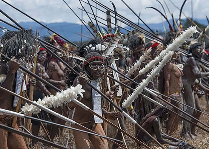 Sejarah dan Keunikan 8 Suku Asli Papua, Nomor 6 Dikenal Ganas