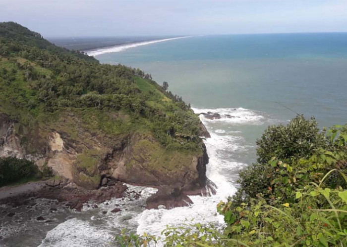 Anginnya Bikin Hati Tenang dan Adem, Beginilah Pesona Alam Bukit Jerit Kebumen