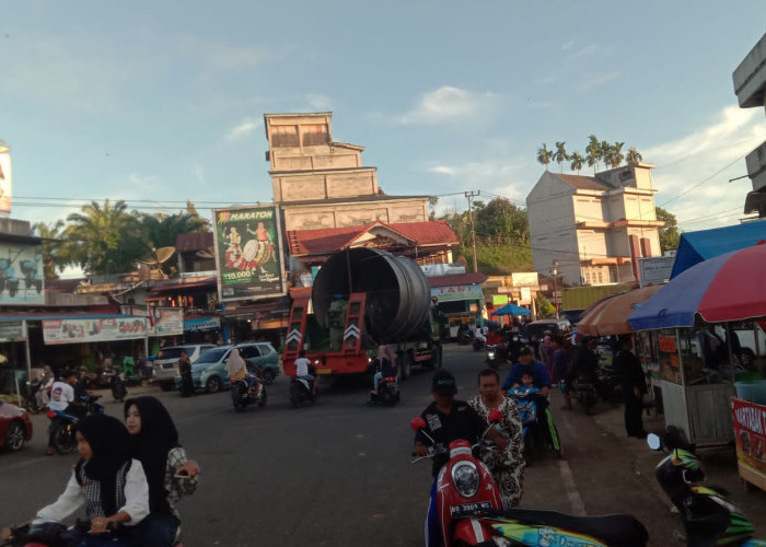 Suasana Ngabuburit di Penarik Bikin Arus Lalulintas Macet, Rawan Kecelakaan