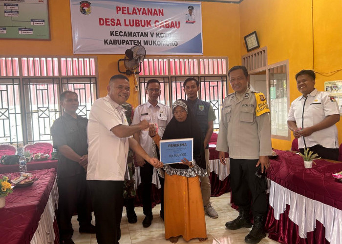 Terima BLT-DD Triwulan Ke II, 9 KPM Desa Lubuk Cabau Tersenyum Bahagia