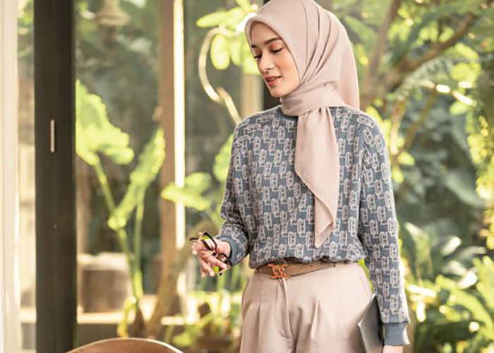 5 Jenis Warna Baju yang Cocok dengan Celana Cream, Terlihat Lebih Elegan