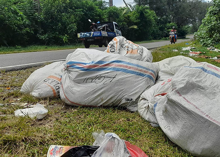 Sampah Berserakan di Sepanjang Jalan, DLH Diklaim Tutup Mata?