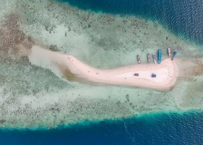 Pulau Gosong, Pulau Kecil yang Berukuran  5 x 8 M yang Tersimpan di Tengah Laut yang Indah 