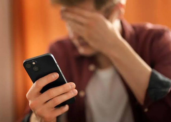5 Hal yang Menyebbakan HP Cepat Rusak, Jangan Sering Dilakukan!