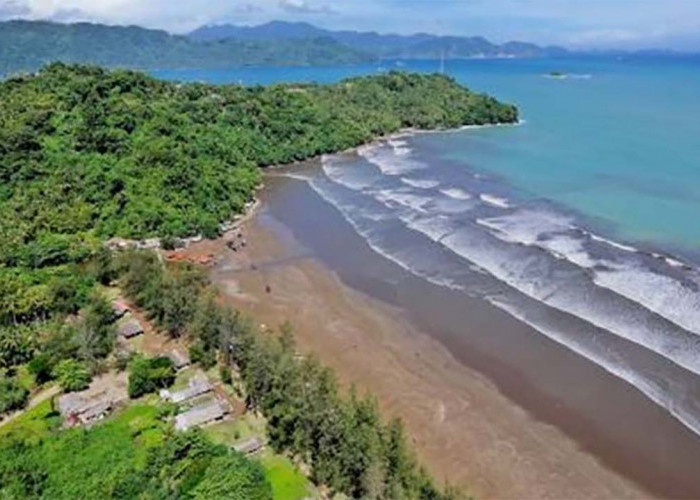 Ada yang Manis Tapi Bukan Gula! Inilah Pesona Alam Pantai Air Manis di Padang yang Menakjubkan