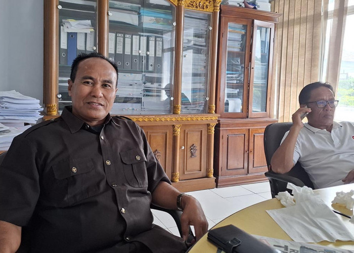 Anggota DPRD Mukomuko Hanasrum Koordinasi Soal Penanganan Lobang Jalan Pondok Baru – Bantal Dikeluhkan