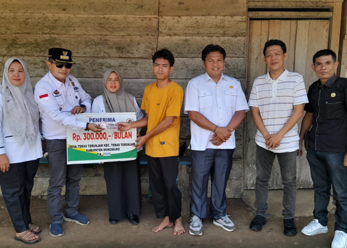 Door to Door Jadi Ciri Khas Pemdes Teras Terunjam Salurkan BLT-DD
