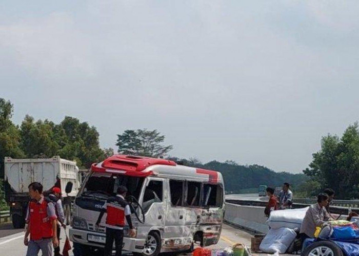 Travel Minibus Asal Lubuk Mukti Mukomuko Laka di Tol Lampung, 10 Orang Korban