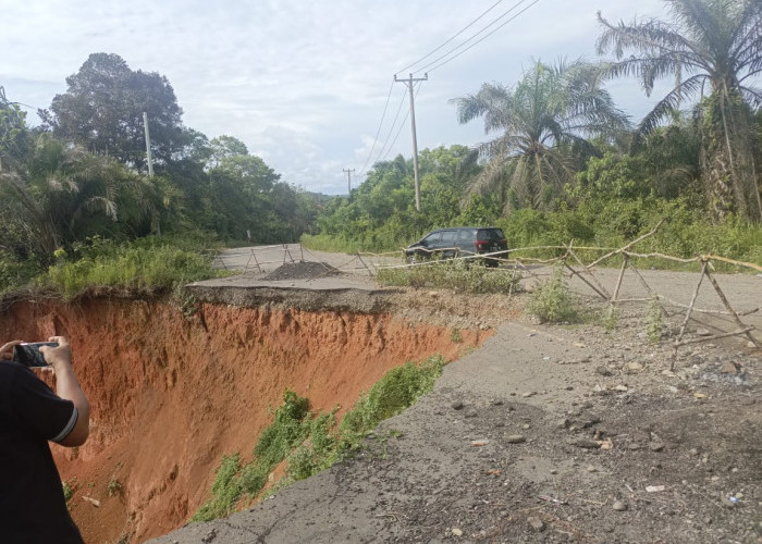 Titik Jalan Nasional Mukomuko-Bengkulu Yang Terancam Putus