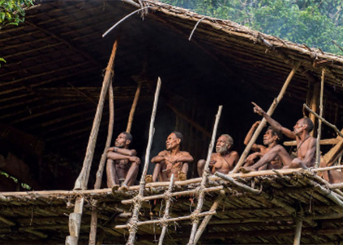 Suku-Suku Terasing di Indonesia Yang Masih Hidup di Pedalaman, Diataranya Terancam Punah