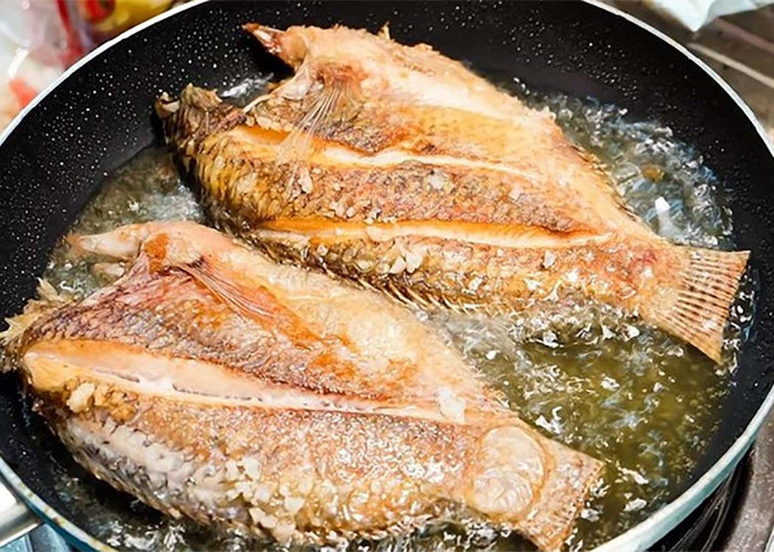 Ini Cara Goreng Ikan Supaya Tidak Meletup dan Lengket Hingga Tulangnya Rapuh 