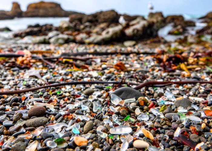 Glass Beach California, Fakta Menarik Pemandangan Pantai Unik dari Sampah Plastik yang Memukau