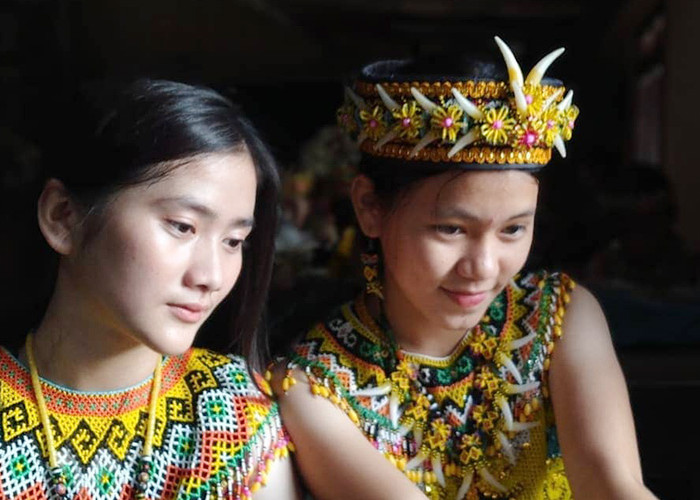 8 Suku Asli Kalimantan Terkenal Wanitanya yang Cantik Mirip Keturunan Tionghoa