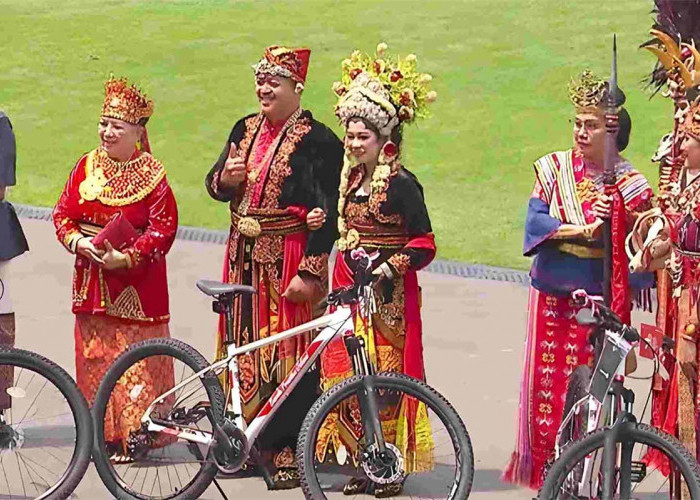 Bengkulu Patut Bangga! Pakaian Adat Bengkulu Menjadi Busana Terbaik Ke-2 dalam Acara HUT Ke-78 RI di Istana 