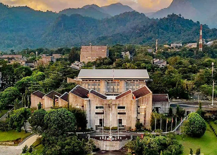 Mau Kuliah di Padang, Ini Daftar Universitas Terbaik Bisa Dipilih