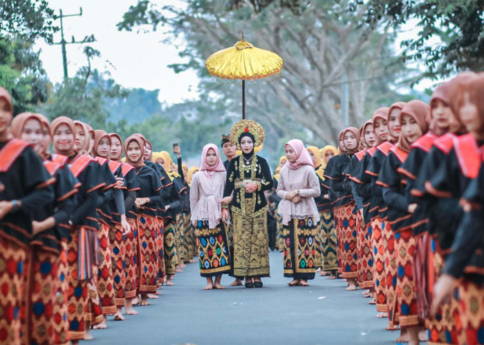 Memiliki Keberagaman Suku, Inilah 7 Pakaian Adat Tradisional di Nusa Tenggara Barat