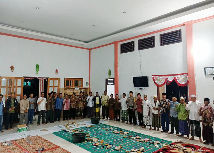 Syukuran Sambut Bulan Ramadhan, Warga Lubuk Gedang Laksanakan di Kantor Desa