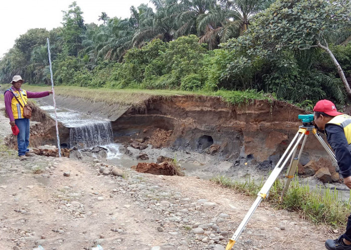 Kejadian di Mukomuko, Bangunan Irigasi Primer BWS Bengkulu Ambrol Sepanjang 40 Meter    