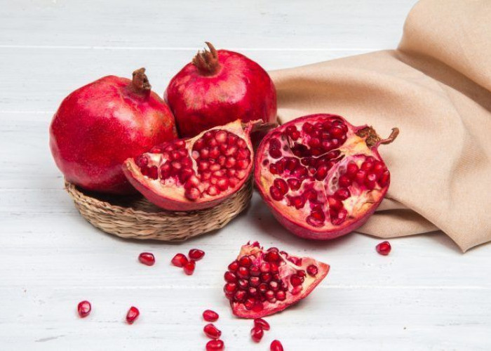 Rahasia Kulit Glowing Abadi: Manfaat Buah Delima untuk Melawan Penuaan dan Sinar UV!