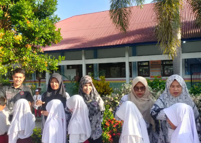 Hari Pertama Sekolah, Seluruh Guru dan Murid di SDN 03 Lubuk Pinang Hadir