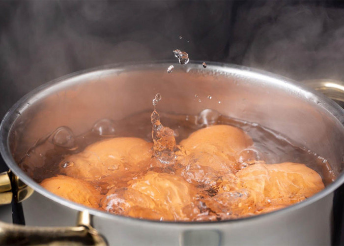 Baru Tau Cara Merebus Telur Agar Tidak Pecah dan Mudah Dikupas, Cukup Campurkan 2 Bahan Dapur Ini