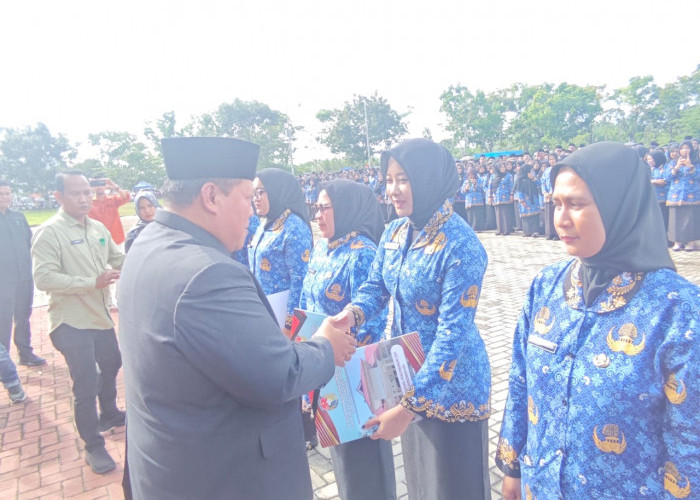 Bupati Mukomuko Serahkan SK 1.873 PPPK Paruh Waktu