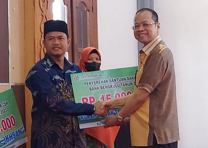 ﻿Bank Bengkulu Bagikan Rp 316 Juta Dana CSR Ke Sekolah dan Masjid