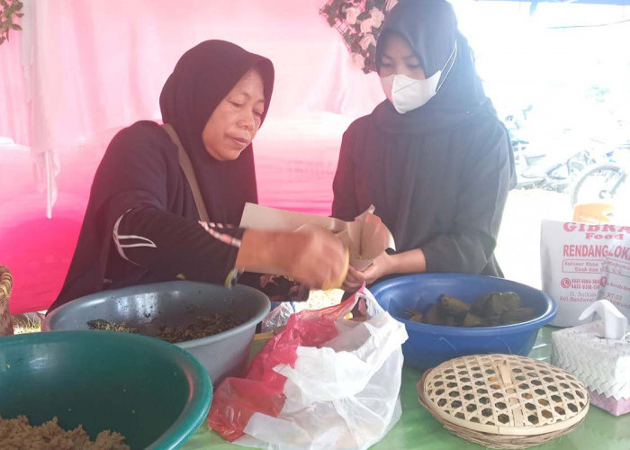 Sosok Ibu Penjual Nasi Jagung di Mukomuko, Berhasil Kuliahkan Anak Hingga Menjadi Sarjana Kehutanan