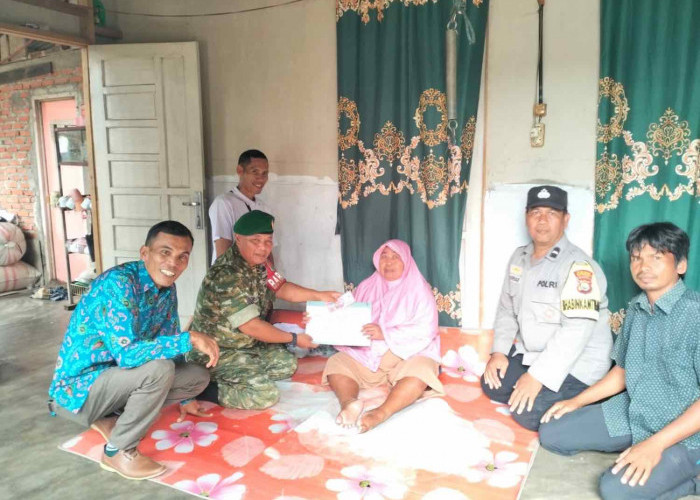 Salurkan BLT-DD Triwulan Ke-3, Pemdes Suka Pindah Serahkan Langsung Bantuan ke Rumah Para KPM