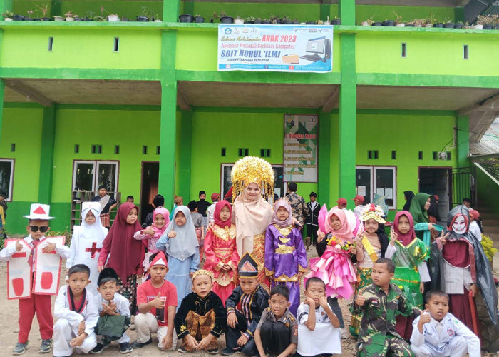 Hari Sumpah Pemuda, SDIT Nurul Ilmi Mukomuko Tonjolkan Pakaian Adat Nusantara